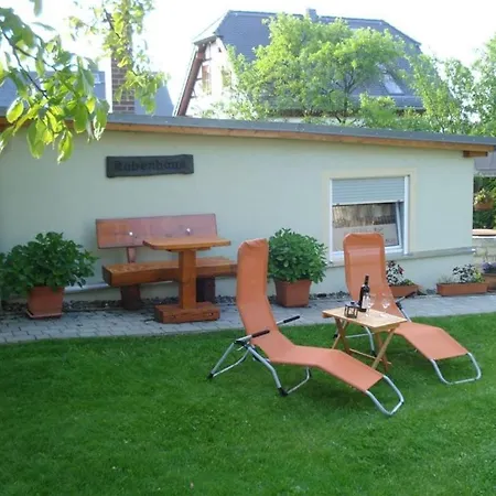 With 3 Bedrooms بيت للعطل Rabenau