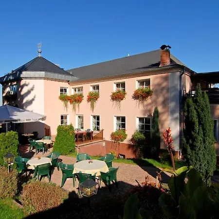 With 3 Bedrooms Holiday home