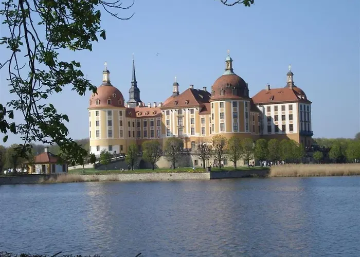 With 3 Bedrooms بيت للعطل *