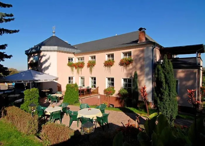 With 3 Bedrooms بيت للعطل